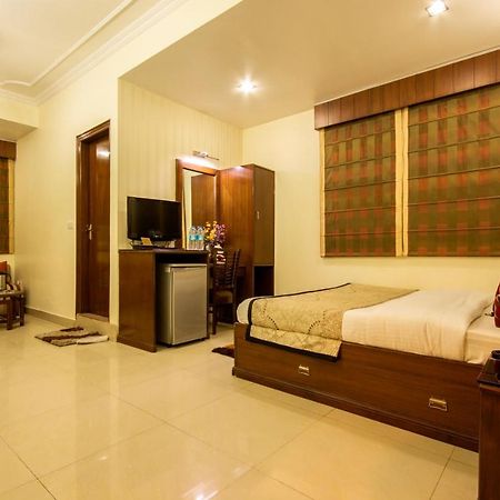 Hotel Grand Park Inn Delhi  Exterior photo