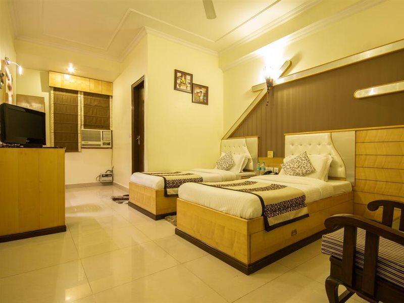 Hotel Grand Park Inn Delhi  Exterior photo
