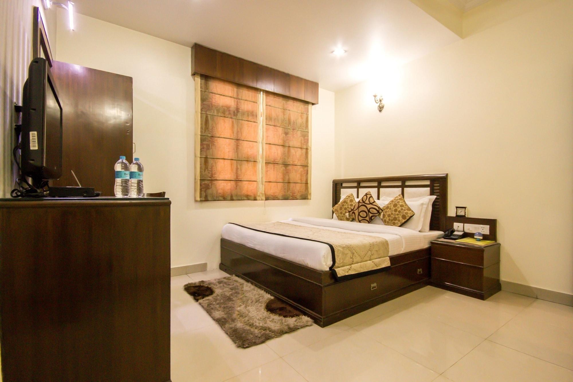 Hotel Grand Park Inn Delhi  Exterior photo