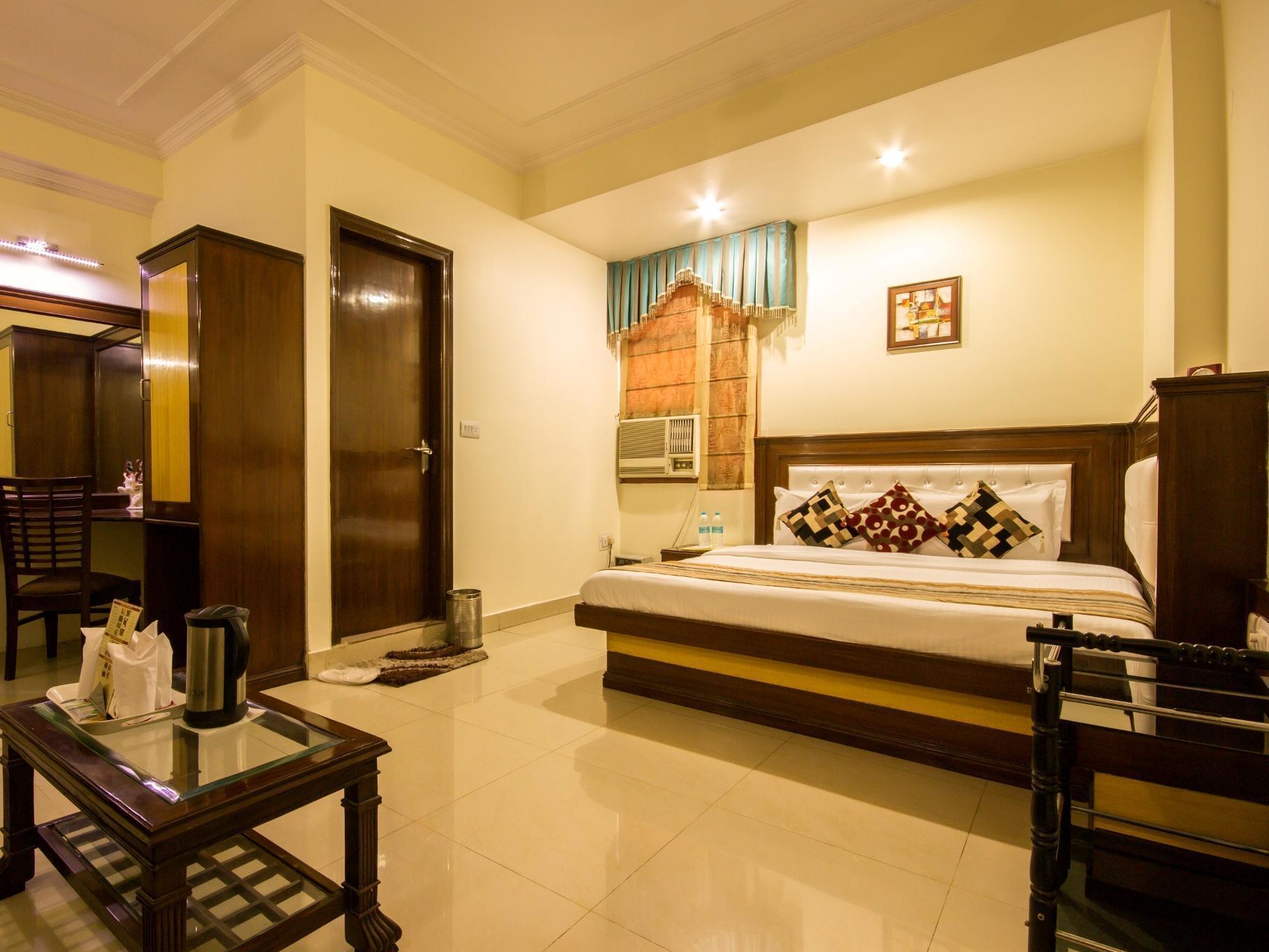Hotel Grand Park Inn Delhi  Exterior photo
