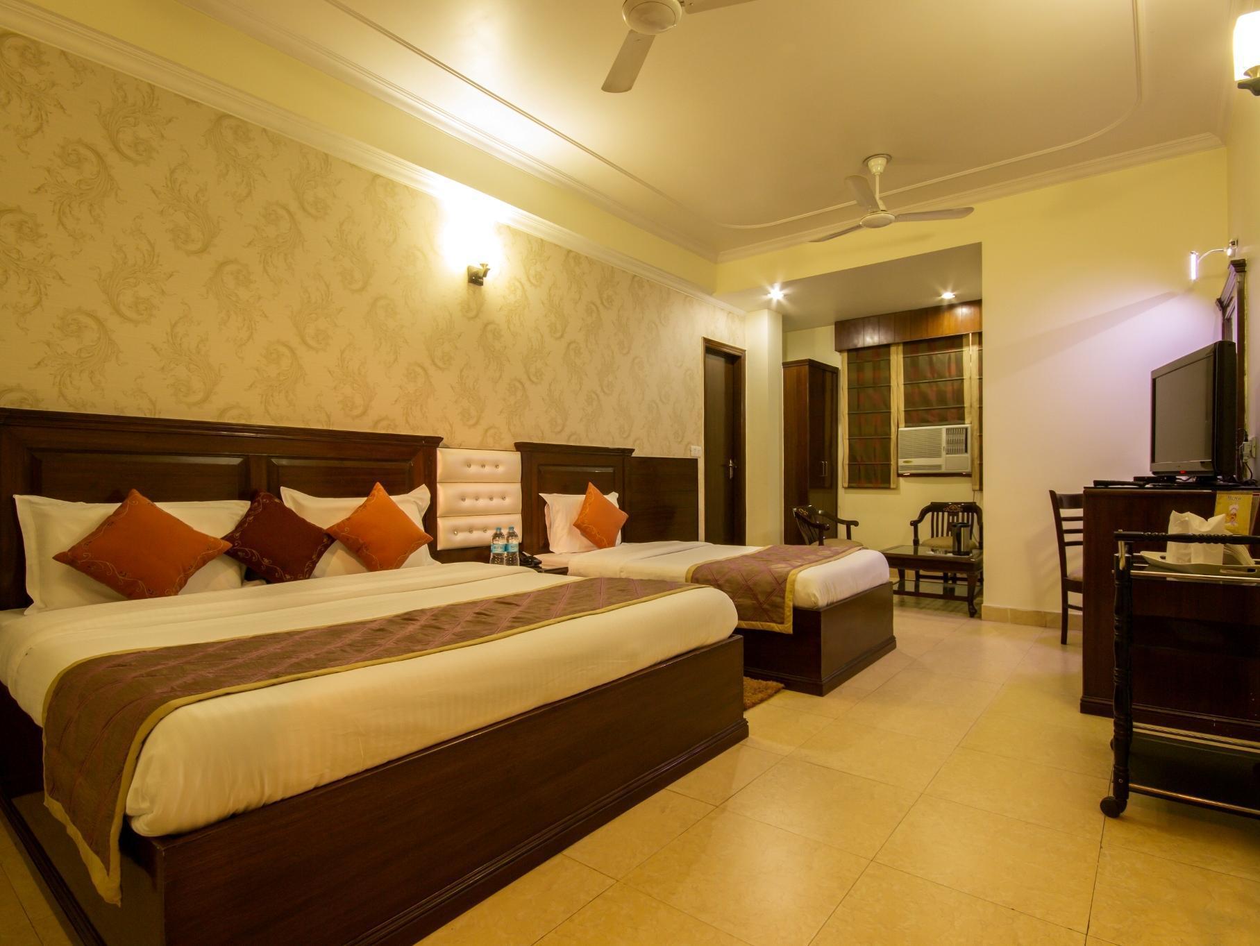 Hotel Grand Park Inn Delhi  Exterior photo