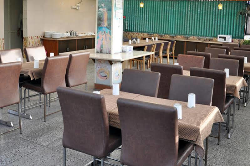 Hotel Grand Park Inn Delhi  Exterior photo